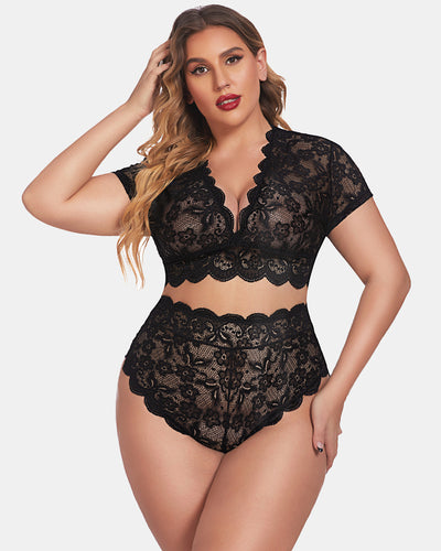 Plus-size pink lace crop top and high-waisted panties set with scalloped trim.