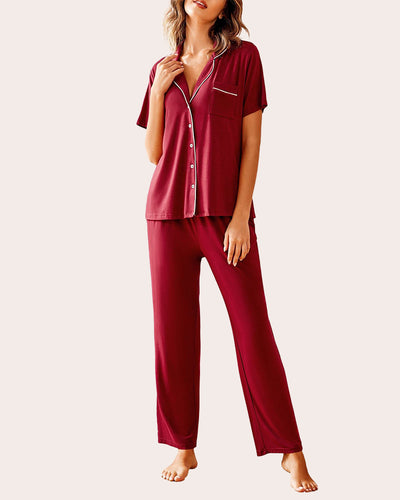 White short-sleeve pajama set for women with relaxed fit and long pants, ideal for comfort.